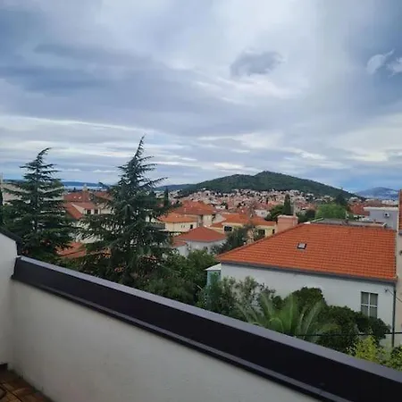 Charming Quite Apartment, Blizu Centra Apartament