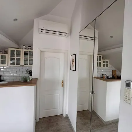 Charming Quite Apartment, Blizu Centra *