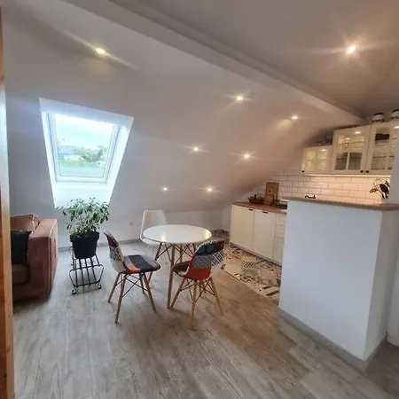 Charming Quite Apartment, Blizu Centra