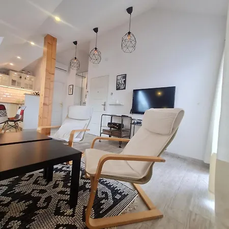 Apartment Charming Quite Apartment, Blizu Centra *