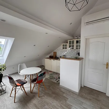 Charming Quite Apartment, Blizu Centra *