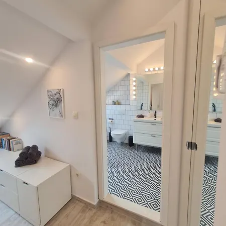 Apartament Charming Quite Apartment, Blizu Centra